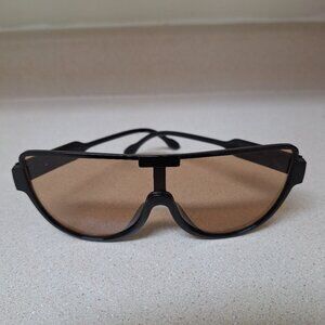 FASHION SUN GLASSES.BRAND NEW.